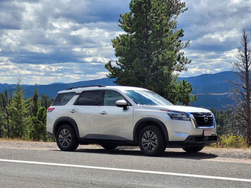 Foto Nissan Pathfinder 2.jpg