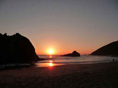 Zonsondergang op t strandje vlakbij het Ripplewood Resort Big Sur