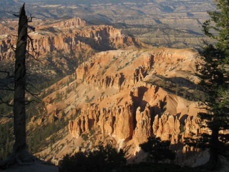 Bryce canyon - between Inspiration point en Bryce point