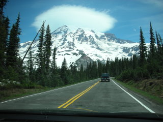 mount rainier ligt vaak in de wolken heb ik begrepen, toen ik er was, net als een engel.....